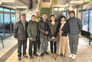 　臺北醫學大學附設醫院骨科部主任吳孟晃支援東引離島醫療，受到鄉長林德建、指揮官林主典少將、鄉代會主席陳子驎、衛生所主任林孟俞等人熱忱歡迎。（圖：東引鄉公所）