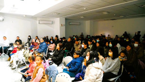 馬祖衛理堂聖誕晚會提前在23日晚間熱鬧登場,特別改採話劇演出及詩歌演唱方式,來慶祝聖誕節,在聖誕佳節一起傳達福音。(圖:馬祖衛理堂)