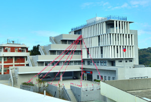 　東引113年元旦升旗典禮，上午7時在新落成的聯合辦公大樓廣場舉行。（圖／文：陳其敏）