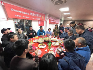 西莒田澳社區發展協會辦理跨年感恩餐會,感謝大家對社區的支持,現場熱鬧溫馨。(圖/文:宋幸儒)
