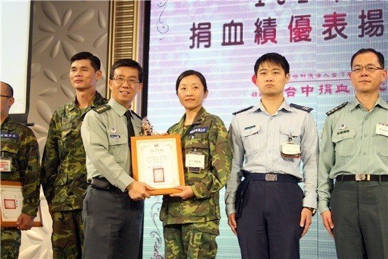 國防部政戰局政訓中心教育長辜麗都(中),將調任陸軍馬祖防衛指揮部政戰主任一職佔缺,可望於明年1月1日晉升少將,成為國軍第9位女少將。圖/軍聞社