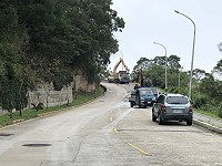 　北竿大道翻修工程正在開挖最險峭的成功坡路段，駕駛行經該路段請提高警覺。（圖／文：陳鵬雄）