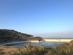 馬祖秋冬枯雨季,過去3個月僅降雨58.5毫米,南竿有效蓄水量已不足3成,水廠呼籲軍民節約用水。(圖/文:馮紹夫)