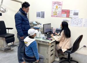 因應民間需求及擴大就醫機會,北竿衛生所小兒科門診已從今年一月起新增每週一上午診次,由縣立醫院小兒科醫師劉雅之支援。(圖:北竿衛生所)