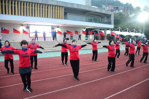 四鄉元旦歡健走　五島升旗迎新年。（圖：陳鵬雄、曹重偉、陳其敏、宋幸儒、蔡夢玲）