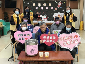 　國際佛光會馬祖分會前往大同之家贈送臘八粥，共享祈福及歡喜結緣。（圖／文：吳嘉榮）