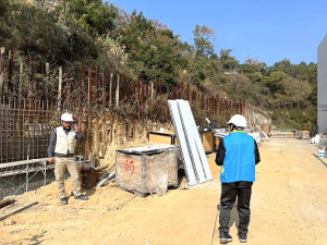 強化勞工安全,鑑於營造工程之工作場所發生職災風險高,民政社會處不定期進行強化營建工程工作環境輔導,打造永續安全職場。(圖:民政社會處)