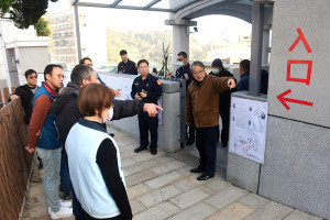 　總統、立委投票今登場，縣選委會12日由主委秘書長張龍德帶隊，先後前往南竿各投開票所設置點視察佈置情況及動線規劃。（圖／文：曹重偉）