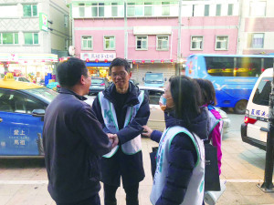 陳雪生及曹爾凱14日分別在北竿及南竿地區謝票,感謝鄉親支持。(圖:陳鵬雄、曹爾凱)