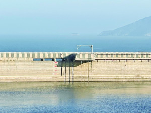 　持續乾旱不下雨，地區各水庫水位明顯下降。（圖／文：陳鵬雄）