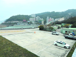 勝利水庫下方停車空間開放民眾使用。(圖/文:馮紹夫)