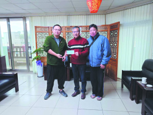 台灣電力公司致贈南竿鄉公所112年度發電促協金100萬元整。(圖:台灣電力公司)