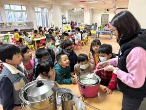 幼兒園延長照顧服務今年寒假開始實施,一般收費調降。(圖:教育處)