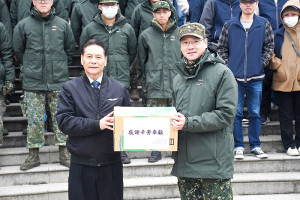 　「年終大掃除」北竿、莒光、南竿西區同步登場，縣府於馬港天后宮舉辦誓師大會，縣長王忠銘、指揮官黃先任勉勵軍民一起動起來。（圖／文：曹重偉）