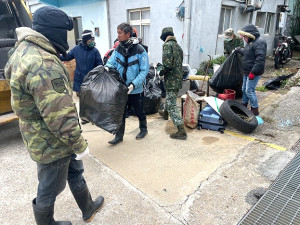 北竿鄉年終大掃除在塘岐村清運12車次垃圾。(圖/文:陳鵬雄)