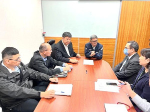 　立委陳雪生、楊曜邀集民航局、國防部要求持續關注春運，務必滿足鄉親往返需求。（圖：立委陳雪生辦公室）