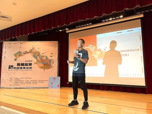 第8屆北竿硬地超馬訓練營台北說明會,總教練李智群為大家講解全台最硬賽道。(圖:交旅局)