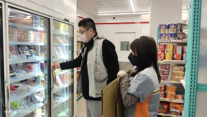 　台糖「梅花肉片」被檢出瘦肉精，衛生局立即派員前往稽查販售通路大賣場、超市、便利商店、傳統商店等販售地點，未查獲疑慮產品。（圖：連江縣衛生局）