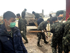 連江縣113年度年終大掃除在軍民協力下,至1月29日圓滿劃下句點,環資局感謝各鄉公所、各村村長及地區軍民大力配合,成果豐碩。(圖:連江縣環資局)