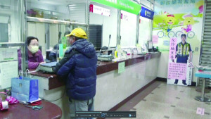 年關近,北竿警察所以「假投資、真詐騙」,結合金融機構舉辦防搶演練。(圖:北竿警察所)