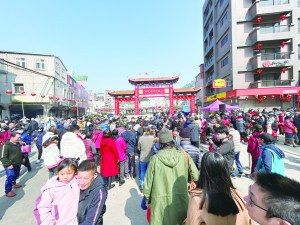 四鄉新春龍飛翔，五島遊藝喜氣揚。（圖與文：曹重偉）