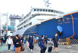 　春節假期馬祖海運交通，長程船班雖因天候不佳有取消情形，但在短程船班正常航行配合下，整體疏運情況順暢良好。（圖：交旅局）