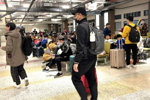 新臺馬輪14日晚間執行春節疏運及歲修前最後一趟航班,載運482旅客到東引、南竿,創春節疏運運量高峰。(圖:交旅局提供)