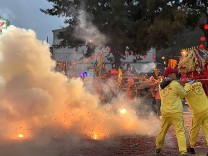 越燒越旺,坂里境十三暝燒馬糧文化祭。(圖與文:吳嘉榮、陳鵬雄)