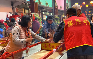 東莒熾坪境福德宮於22日晚間十三暝巡福祈福活動熱鬧展開。(圖/文:蔡夢玲)