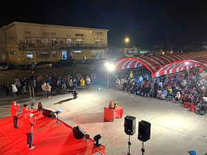 北竿擺暝文化祭令旗交接,下一屆將由坂里白馬尊王廟主辦。(圖/文:馮紹夫)