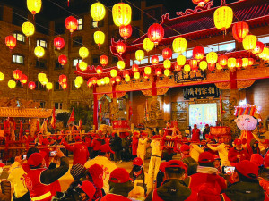 北竿元宵擺暝迎神大遶境,塘岐、后澳人聲沸騰,共慶元宵佳節。(圖/文:馮紹夫)