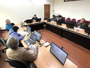 縣府規劃於東引鄉興建簡易型轉運站,27日進行工程規劃設計簡報,由建築師到場向縣長王忠銘等說明。(圖/文:曹重偉)