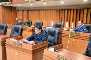 　縣議會29日召開第5次程序委員會議，議長張永江、副議長林明揚、周瑞國、陳貽斌等4位委員就第3次臨時會議程進行審查。（圖／文：曹重偉）