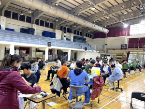 　配合中央政策及提升地區學子的抵抗力，衛生局新冠肺炎XBB疫苗校園接種計畫開跑，1日前進馬祖高中，共100位學生完成接種。（圖：連江縣衛生局）