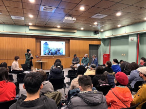 　縣府、台博館文教基金會共同出版的新書《馬祖．我們的島嶼博物館》，該書集馬祖文化發展大成，3日下午舉辦新書分享會。（圖／文：馮紹夫）