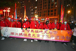 2024年兩江媽祖慶元宵文化交流活動圓滿落幕!距離上次2007年遶境相隔17年,遶境隊伍綿延2公里,場面浩大,氣氛熱到最高點。(圖:馬祖境天后宮)
