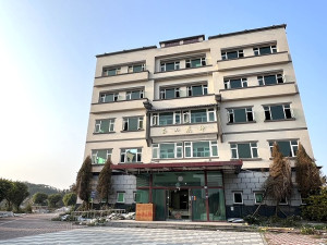 戴勝通投資興建的高端精品旅館「希羅亞書藝莊園」預計今年夏天完工與大家見面。(圖/文:馮紹夫)