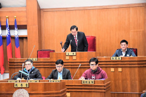 　議長張永江敲下議事槌，第8屆第3次臨時會8日圓滿閉會。（圖／文：曹重偉）