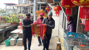 西路境彣大王廟恭送陳元帥回宮,西坵村民焚香恭送陳元帥;青帆居民設攔路宴,歡迎陳元帥回府。(圖/文:宋幸儒)