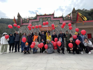 　113年馬祖擺暝文化祭系列活動，10日上午在繽紛五彩的祈願氣球升空後劃下句點。（圖／文：陳鵬雄）