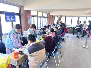 今年度社區整合式健檢南竿鄉場次12日起在馬港天后宮活動中心起跑,首場對應村莊為設籍清水村、珠螺村之民眾,有405人完成檢驗。(圖/文:曹重偉)
