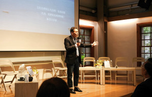 　《馬祖，我們的島嶼博物館》出版，收納15位作者及35篇文章，15日下午在臺灣博物館南門館舉辦新書發表會，縣長王忠銘前往參加。（圖：縣府文化處）