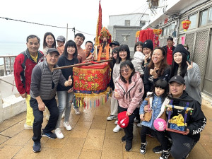擺暝最終場，田澳境恭送威武陳元帥回宮。（圖與文：宋幸儒）
