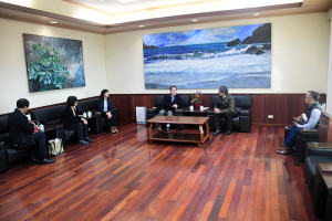 　行動領務再開，外交部領事事務局長何震寰來馬督軍並拜訪縣府，秘書長張龍德代表縣長感謝協助。（圖／文：曹重偉）