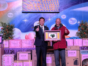連江縣農會20日召開會員大會及慶祝大會,會中表揚模範農民陳先妹、陳書康。(圖/文:馮紹夫)