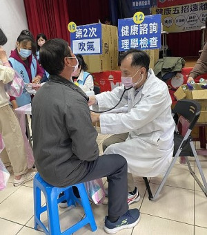 衛生局年度健康檢查抵達東莒,總計139位鄉親前往受檢。(圖/文:蔡夢玲)