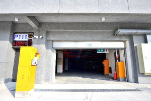 　東引鄉聯合辦公大樓地下停車場預定4月1日正式營運，將提供28個收費停車格給民眾使用，3月25日開始受理登記。（圖／文：陳其敏）