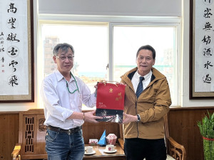 台灣電力公司珠山電廠新任廠長林宗漢拜會縣長王忠銘。(圖/文:馮紹夫)