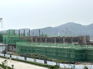 馬祖酒廠二廠預計明年4月完工,因應員工退休與二廠人力銜接,馬祖酒廠大舉招募現場作業人員。(圖/文:馮紹夫)