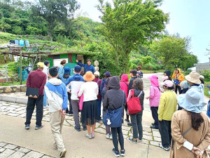 　馬祖地質公園協會培訓生力軍大成功！經過4天密集課程到結業式領證，成為合格的官帽山解說員，一起為馬祖地質公園發展努力。（圖／文：曹重偉）